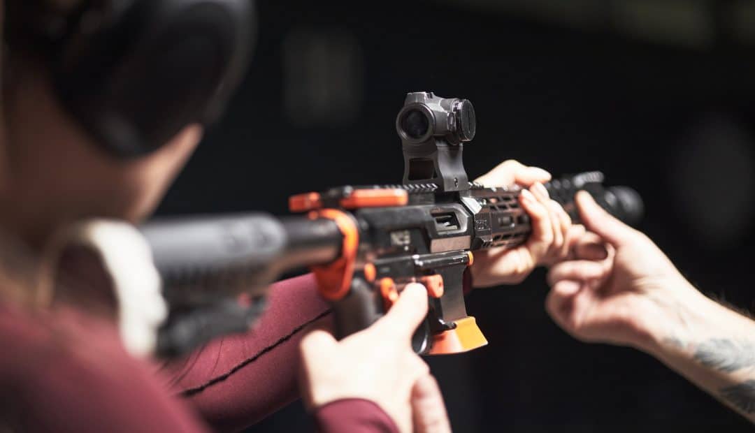 Chasse et tir de loisir : pourquoi adopter un viseur point rouge