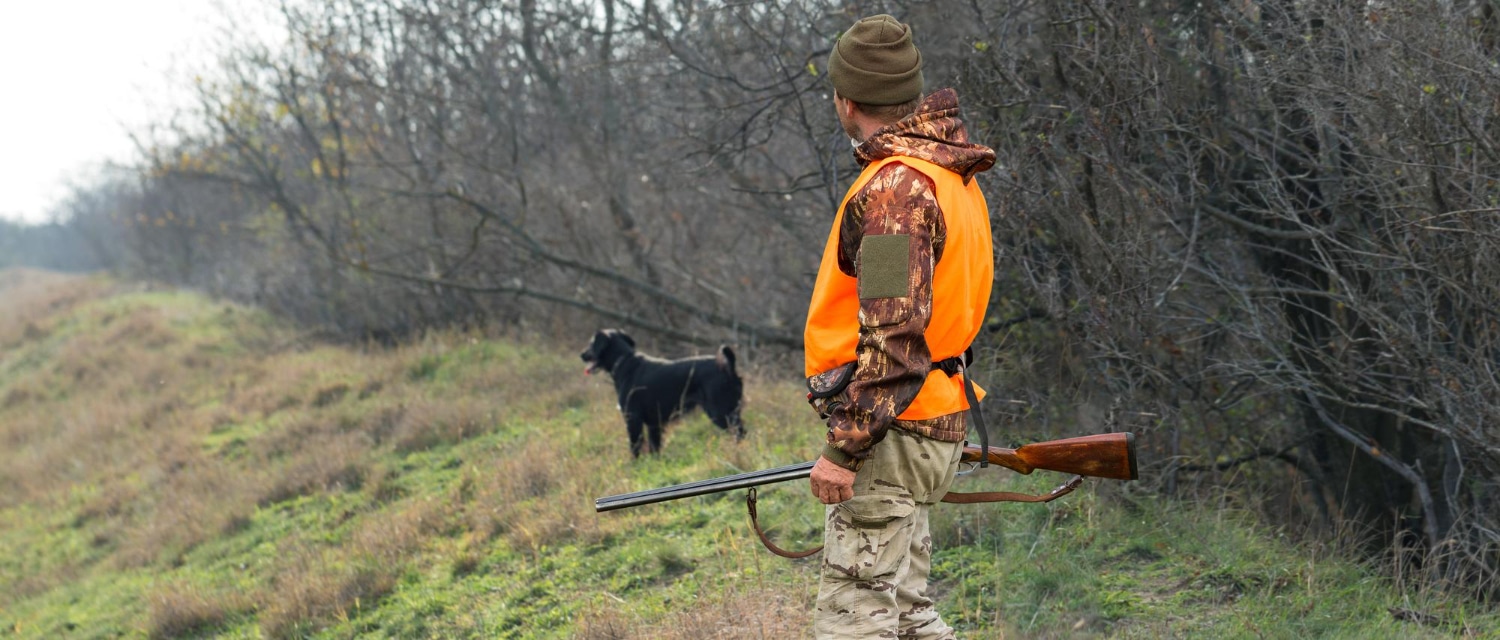chasseur avec son chien
